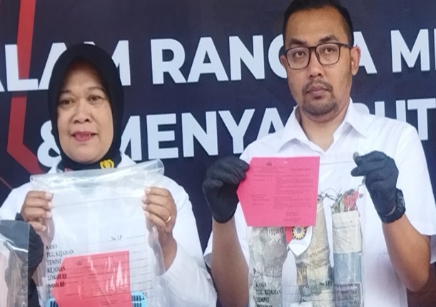 polisi amankan pria bawa 5 kg bahan baku petasan di malang 56187