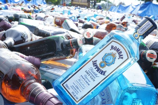 polisi amankan ratusan botol miras dan obat terlarang 50877