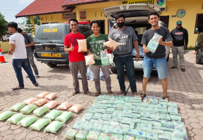 polisi berhasil amankan 81 kg sabu dan 10 000 pil ekstasi di aceh timur 15775 1