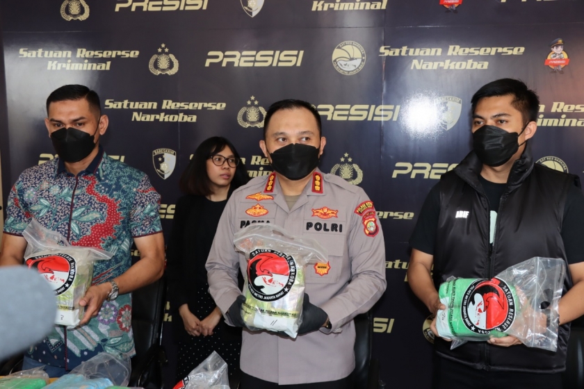 polisi berhasil gagalkan peredaran narkoba jaringan internasional 44 kg sabu diamankan 49419