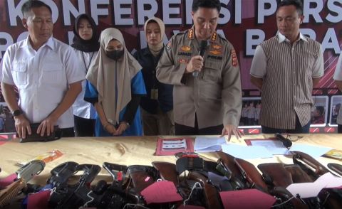 polisi berhasil menangkap ibu rumah tangga atas kepemilikan senjata api 71931