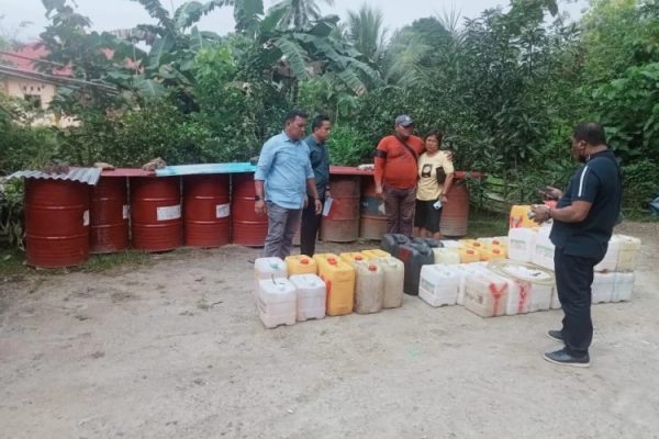 polisi berhasil menggagalkan penyelundupan minyak tanah dan solar 49471