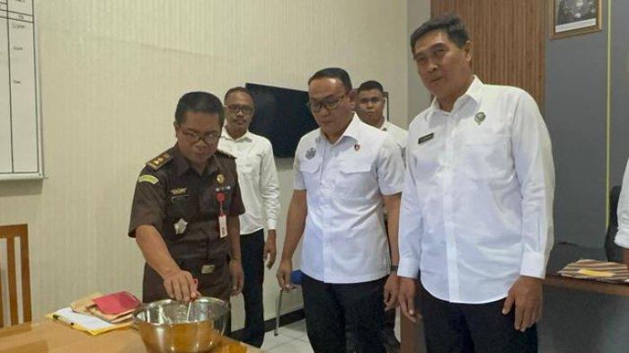 polisi berhasil musnahkan barang bukti narkoba jenis sabu di ntt 80320