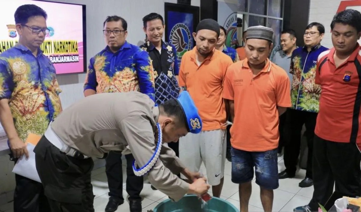 polisi berhasil musnahkan narkotika dari tangkapan 12 tersangka di banjarmasin 67006