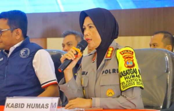 polisi buru pelaku pelemparan batu ke kendaraan yang melintas di jalan tol 71111