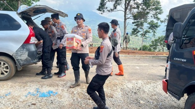 polisi dirikan dapur umum di lokasi bencana way kanan 55581