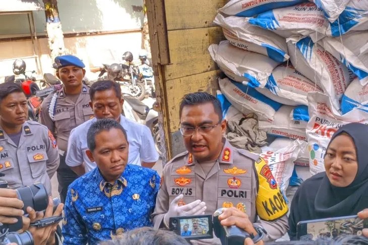polisi gagalkan penyelundupan 10 ton pupuk bersubsidi di lumajang 61126