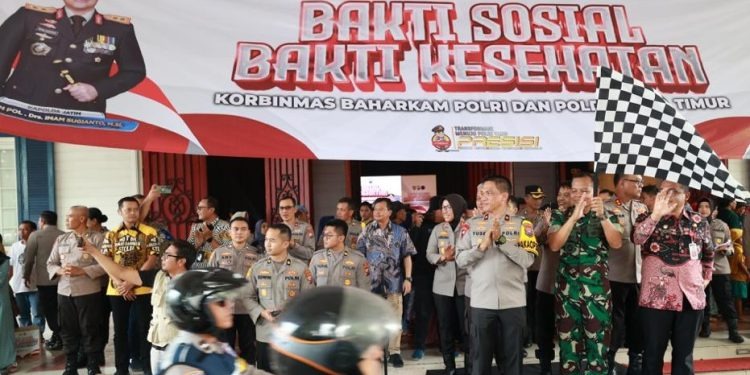 polisi gelar bakti kesehatan dan salurkan 15 000 paket sembako 67353