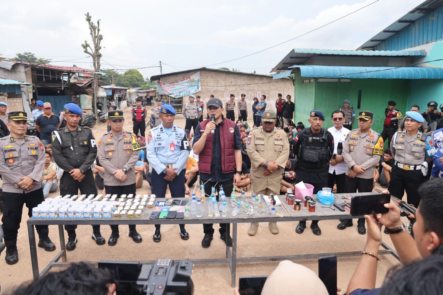 polisi gelar razia gabungan dikampung narkoba simpang dam batam 80689