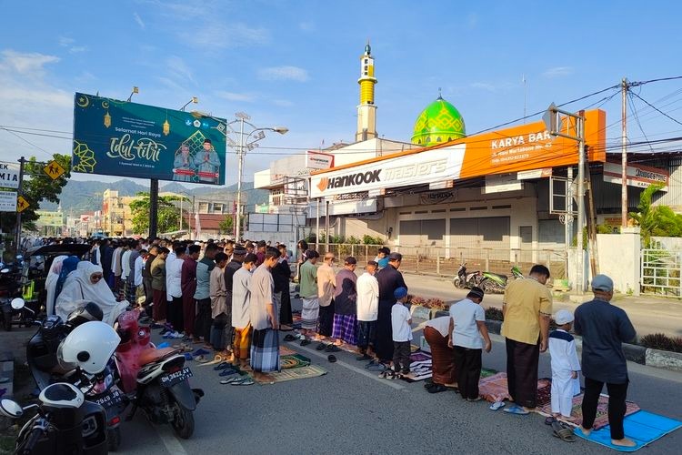 polisi jaga pelaksanaan salat ied di gorontalo hari ini 57095