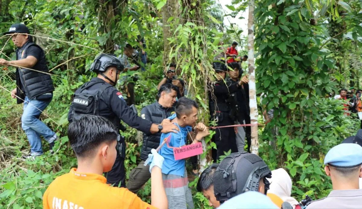 polisi lakukan reka ulang adegan pembunuhan remaja penjual gorengan 79688