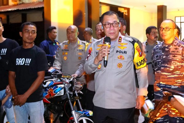 polisi menggandeng komunitas motor gelar patroli takbiran bersama di kepri 72470