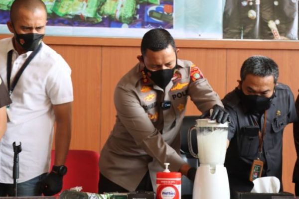 polisi musnahkan 23 kg sabu senilai rp308 miliar 48561 1
