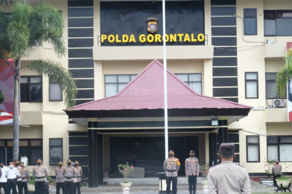 polisi periksa mahasiswa yang dianggap menghina presiden 49439