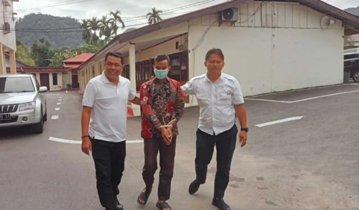 polisi ringkus oknum pengawas sekolah yang mencabuli cucunya sendiri berumur 7 tahun di aceh 79953