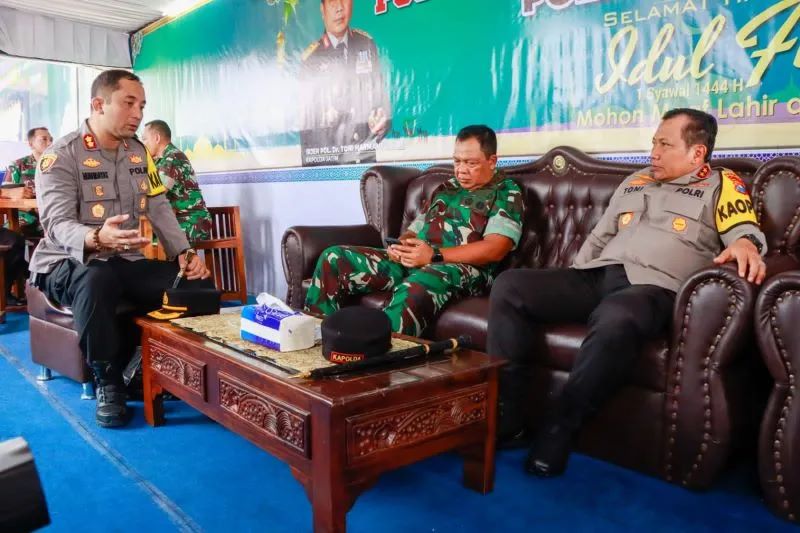 polisi sediakan 2 bus gratis bagi warga jombang balik ke surabaya 57250