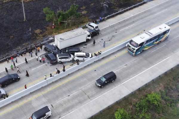 polisi selidiki dugaan asap pembakaran jadi pemicu kecelakaan di tol pemalang 49880