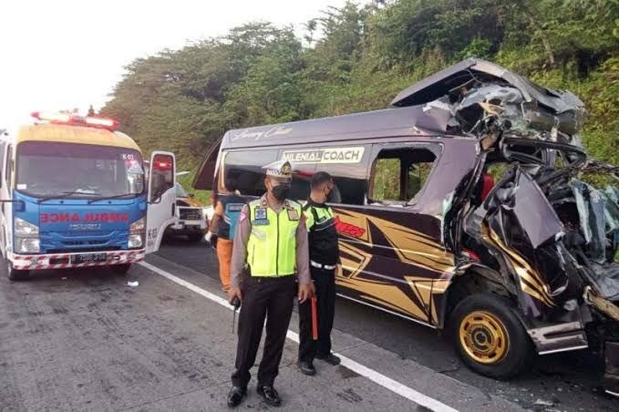 polisi selidiki kecelakaan maut di tol semarang solo 56791 1