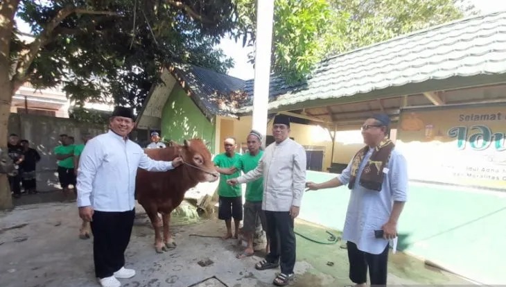 polisi serahkan 75 hewan kurban kepada masyarakat di gorontalo 60309