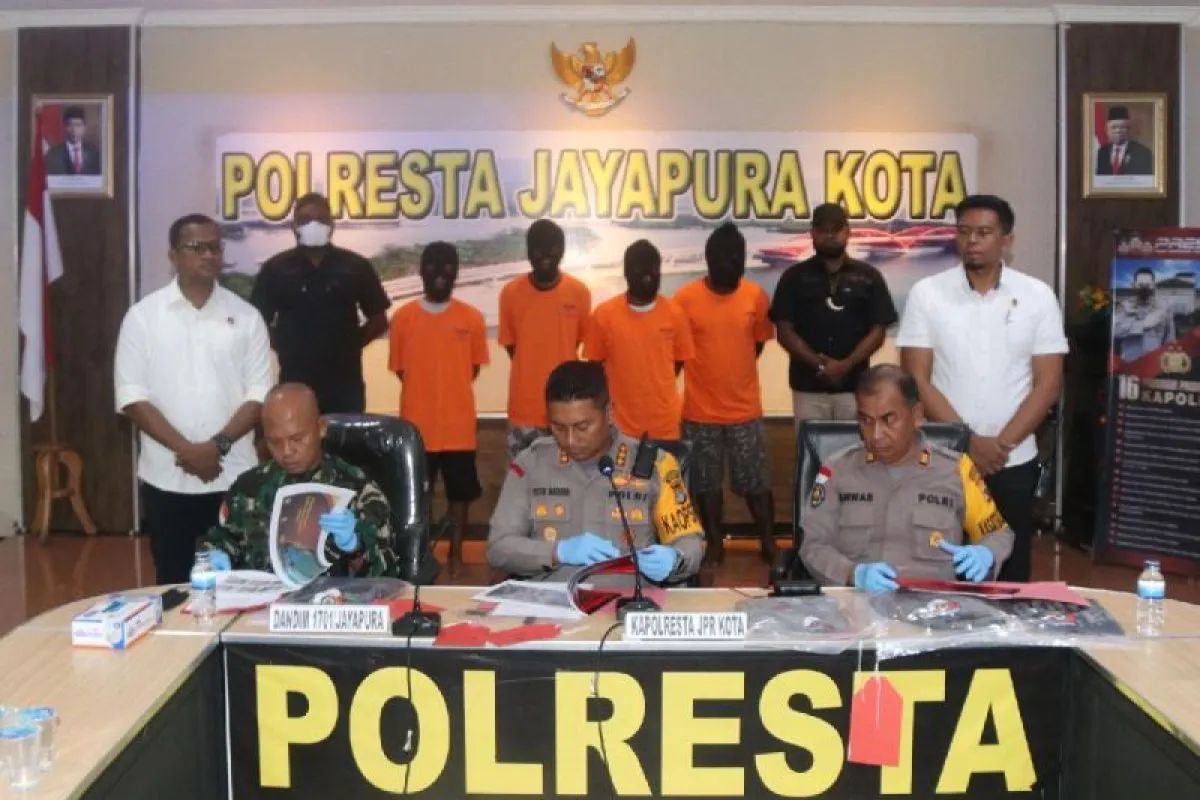 polisi tangkap 4 pelaku pembakaran saat iringan jenazah lukas enembe 69239