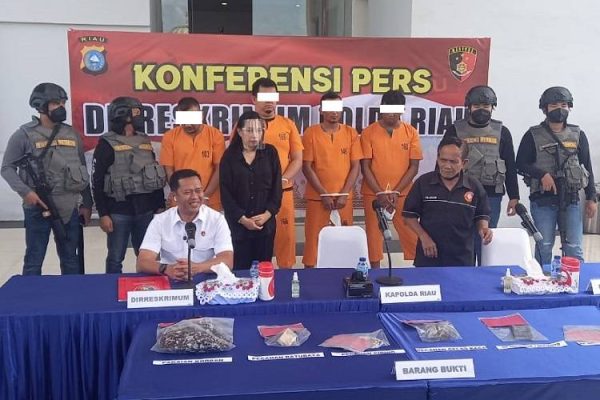 polisi tangkap 4 pelaku penganiayaan wartawan riau 50731 1