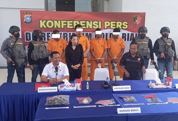 polisi tangkap 4 pelaku penganiayaan wartawan riau 50731
