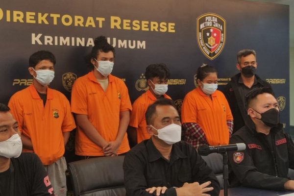 polisi tangkap 4 tersangka pengeroyokan di bintaro motif pelaku balas dendam 50012 1