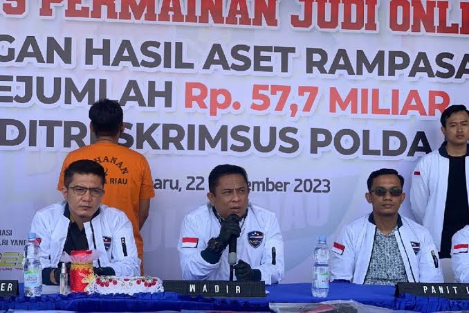 polisi tangkap bandar judi online dengan capai aset rp 577 m di riau 63913
