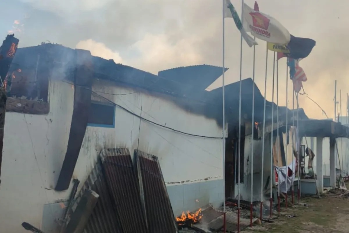 polisi tengah selidiki aksi pembakaran kantor kpu papua pegunungan di wamena 77620