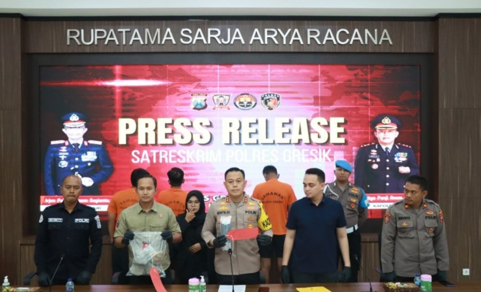 polisi tetapkan 8 tersangka kericuhan di stadion gelora joko samudro 66562