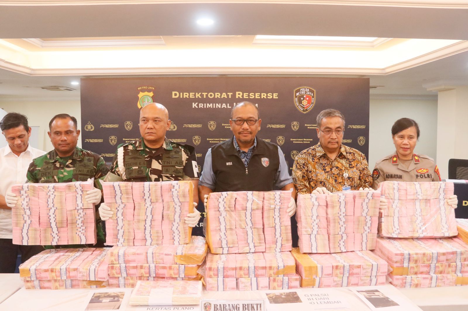 polisi uang palsu di srengseng akan ditukar pelaku ke bi 75519 1