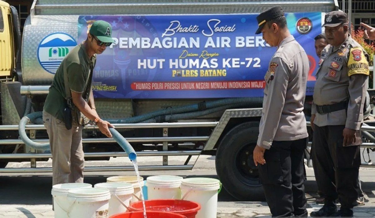 polres batang gandeng pdam salurkan air bersih ke warga terdampak kekeringan 64427