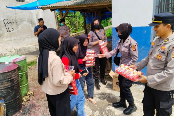 polres kuningan terjunkan tim trauma healing di lokasi pengungsian gempa cianjur 51925 1
