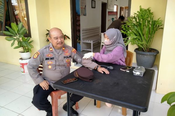 polres lampung barat melaksanakan kegiatan vaksinasi untuk mencegah penyabaran covid 19 49188
