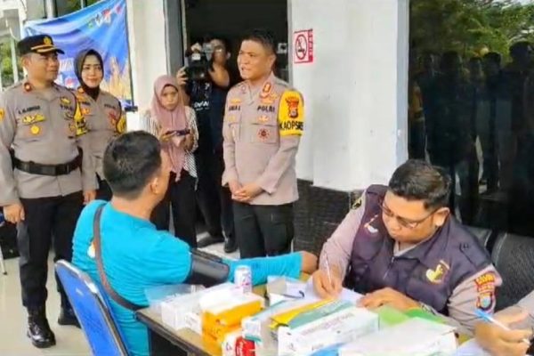 polres maros dan polres gowa gelar bakti kesehatan untuk para petugas pemilu 2024 70240
