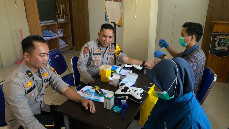 polres muratara gelar pemeriksaan kesehatan berkala ke seluruh personel 71069