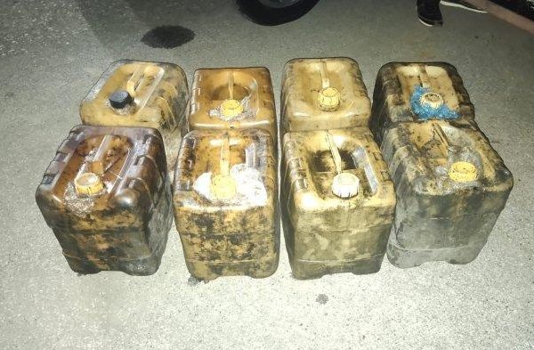 polres paser berhasil mengamankan pelaku penyalahgunaan bbm subsidi dengan barang bukti 160 liter solar 49467