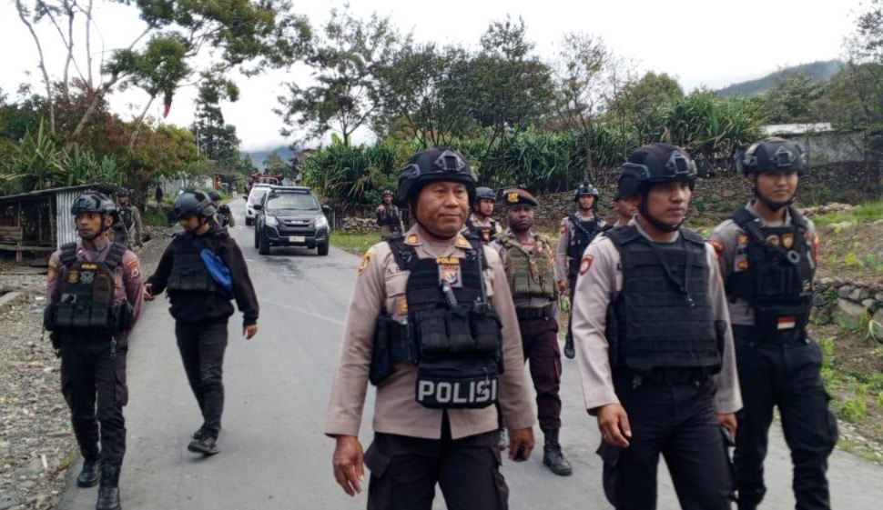 polres puncak jaya bersama kodim 1714 pj dan bko brimob gelar patroli gabungan guna menciptakan sitkamtibmas kondusif 76696 1