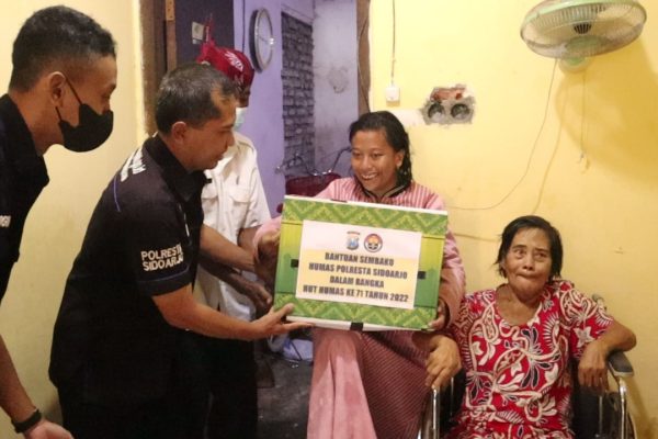 polres sidoarjo peduli lansia jelang hut humas polri ke 71 50740