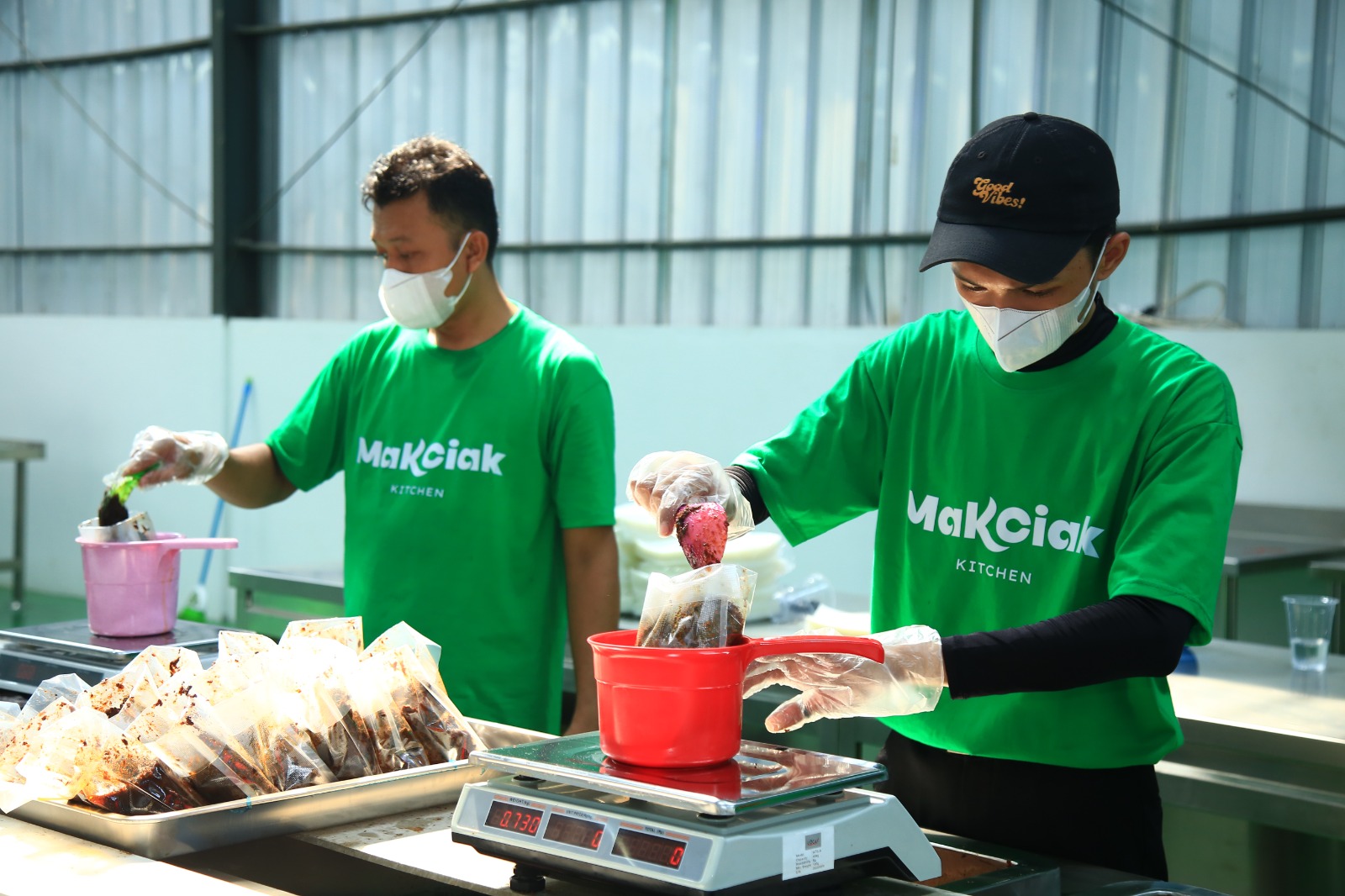 polri gandeng makciak dan umkm masak rendang bersama hasil qurban 60056 1