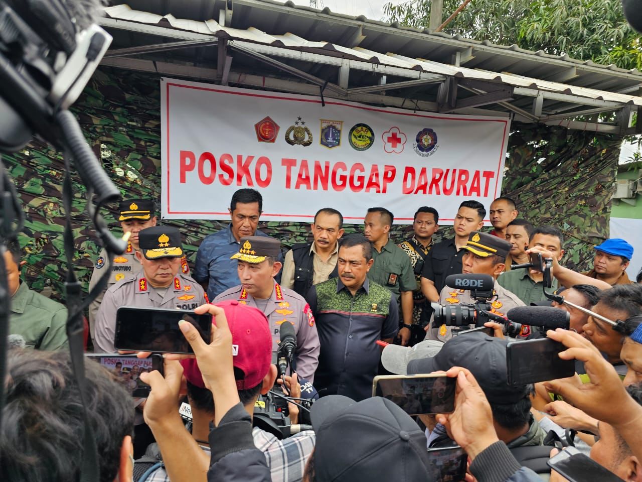 polri olah tkp kebakaran depo pertamina plumpang 55260