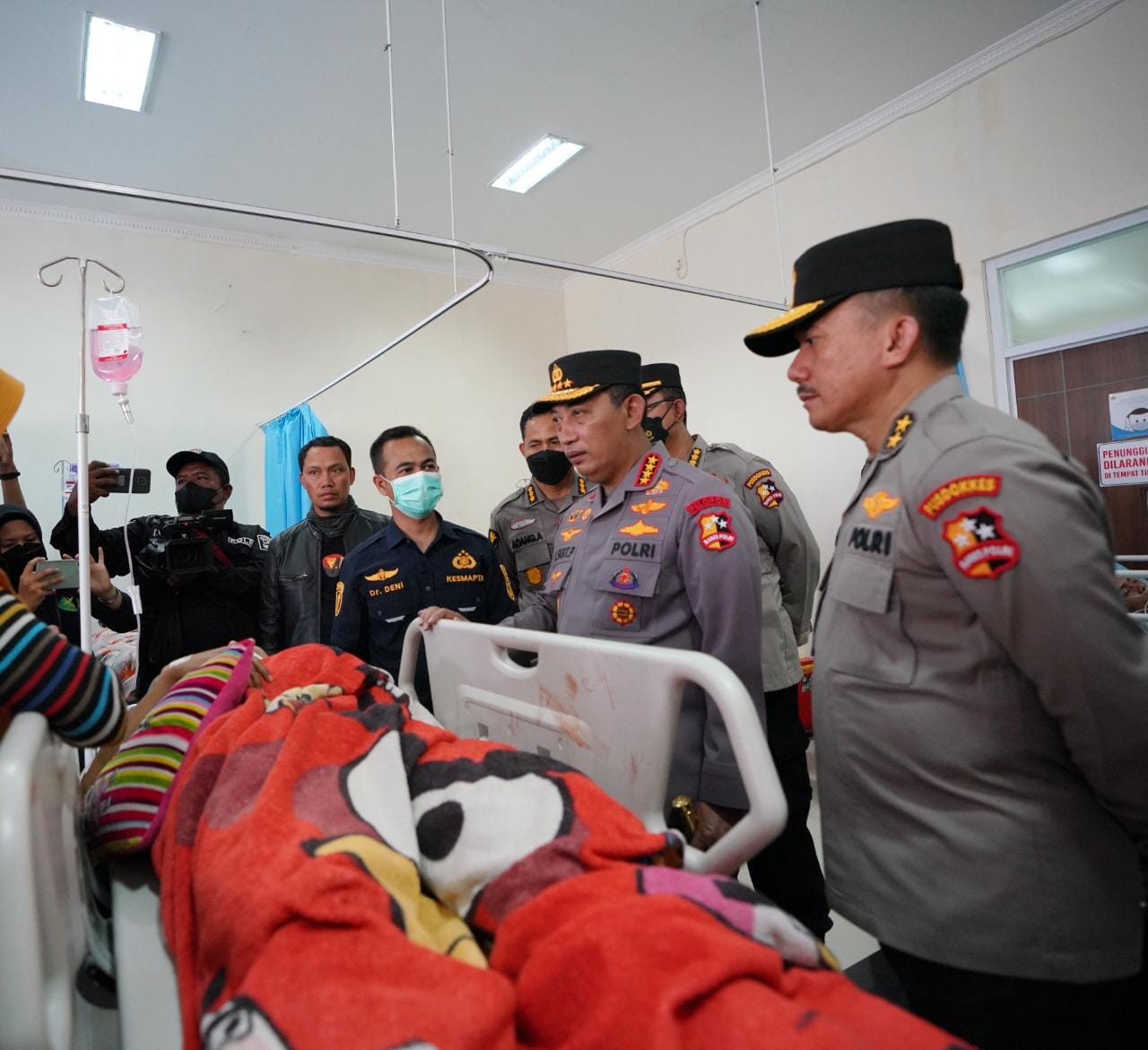 polri tambah tenaga medis tangani korban gempa bumi di cianjur 51736 1