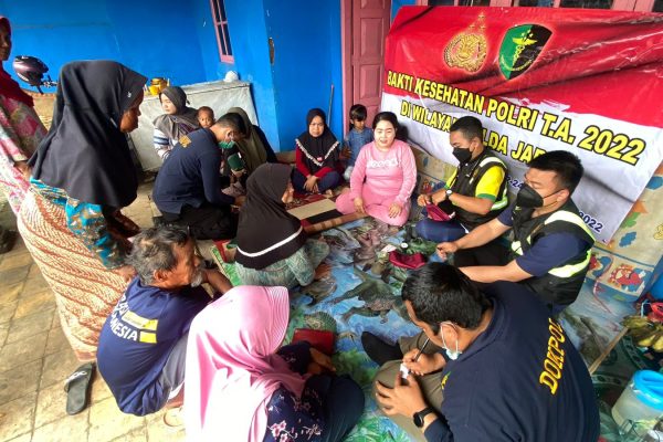 polri terus berikan layanan kesehatan ke ribuan warga korban gempa cianjur 51943