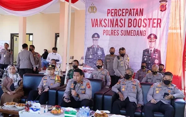 polri tinjau vaksinasi covid 19 di sumedang 48683