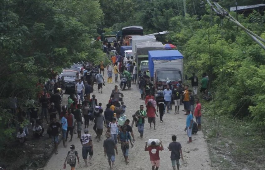 polri turunkan 120 personel amankan lokasi bencana longsor di kupang 55007 1