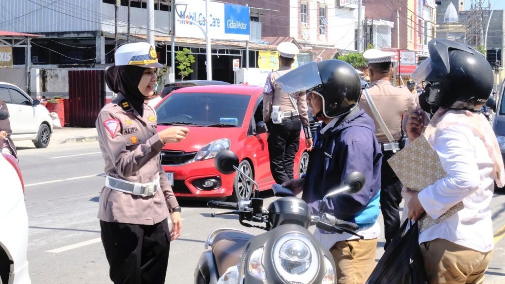 polwan ditlantas polda gorontalo ikut serta laksanakan operasi patuh otanaha 2024 76528
