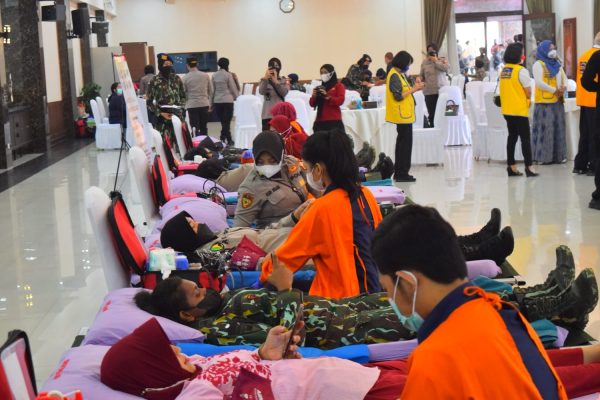 polwan gelar donor darah sambut hari jadi ke 74 polwan ri 49143
