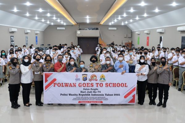 polwan goes to school ajak pelajar cerdas bermedia sosial 48834