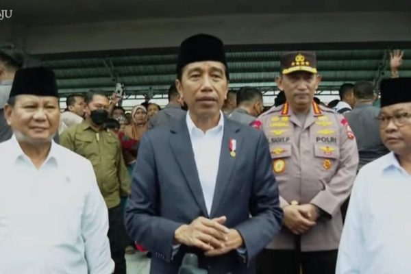 presiden jokowi kunjungi pasar tabalong cek harga bahan pokok 55729 1