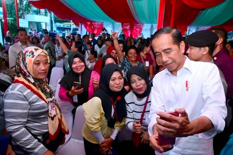 presiden jokowi resmikan bendungan lolak dan bagi beras di manado 70496